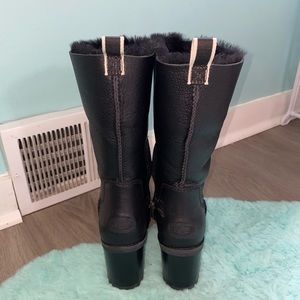 Ugg heels size 8 can be worn with fur up or down great condition